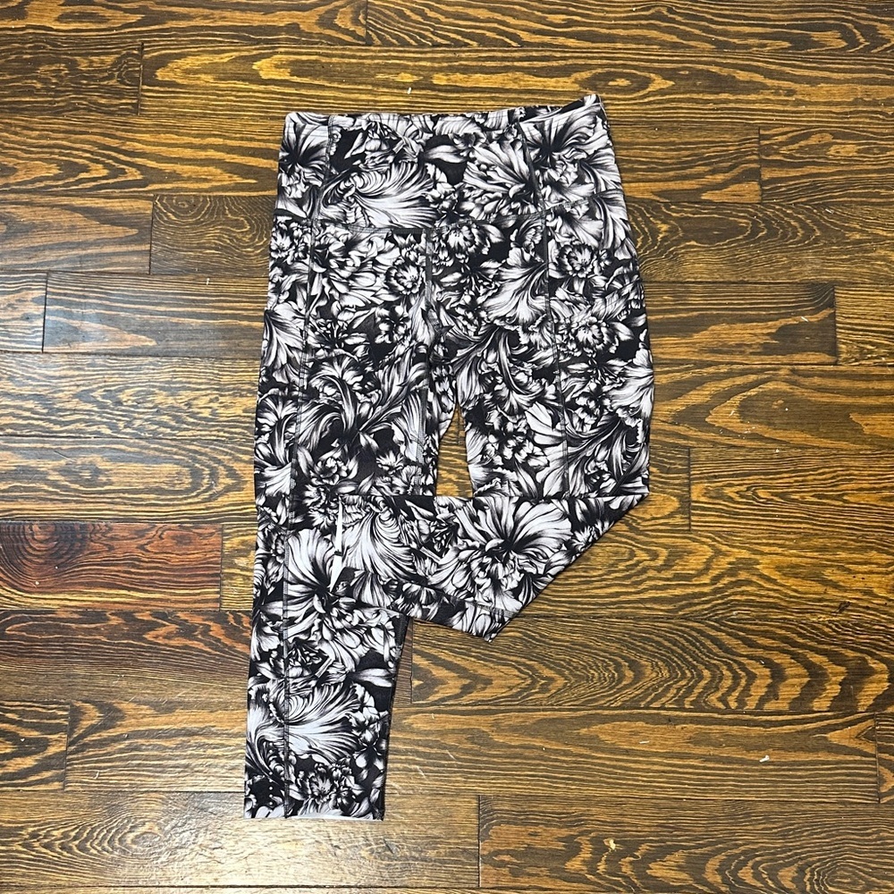 Lululemon Floral Black and White Cropped Leggings
